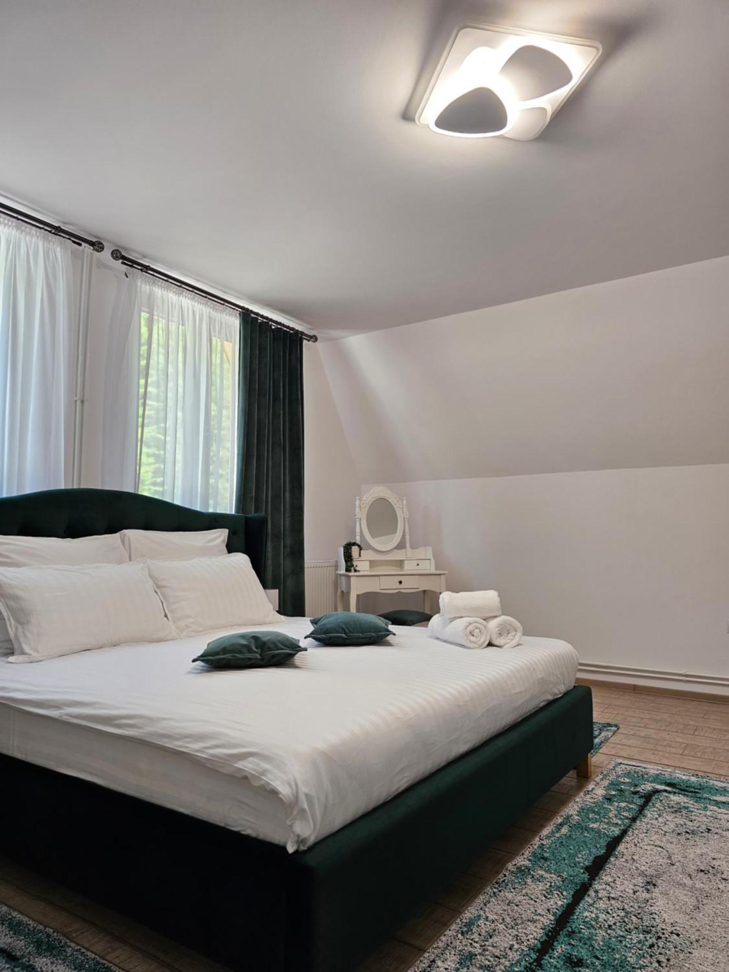 Cozy A Frame Villa *